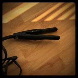 Solia 1/2 inch Travel Size Flat Iron