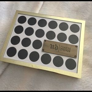 Urban Decay Gwen Stefani eyeshadow palette