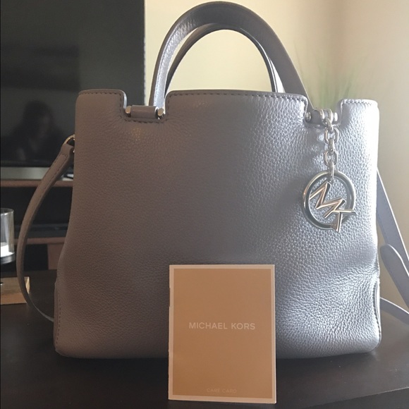 Michael Kors Lilac handbag with removable strap - Picture 2 of 8