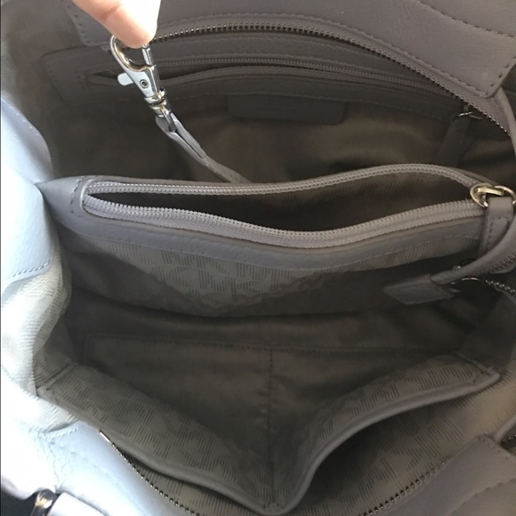 Michael Kors Lilac handbag with removable strap - Picture 4 of 8