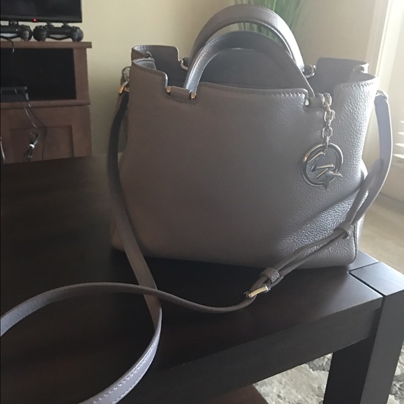 Michael Kors Lilac handbag with removable strap - Picture 6 of 8