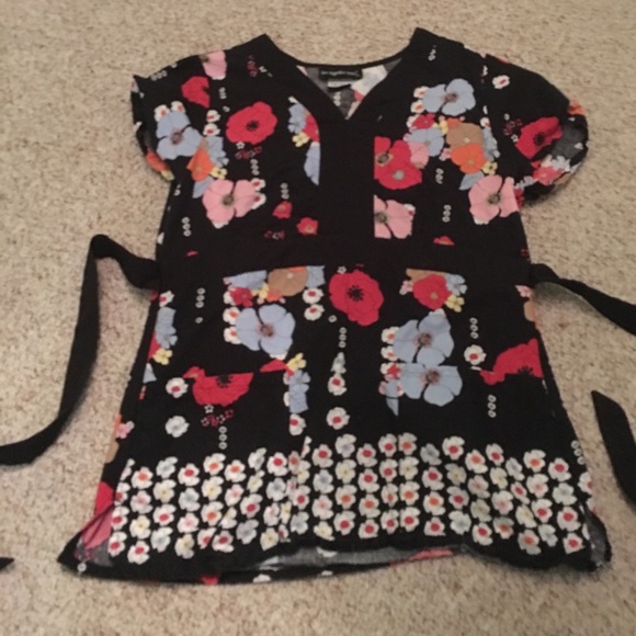 Floral women's scrub top - Picture 1 of 3