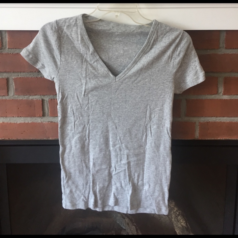 Gap v-neck tee shirt