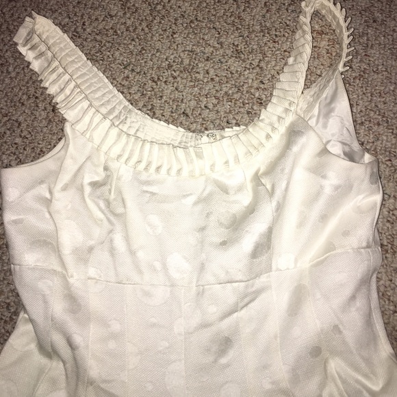 White dress - Picture 3 of 4