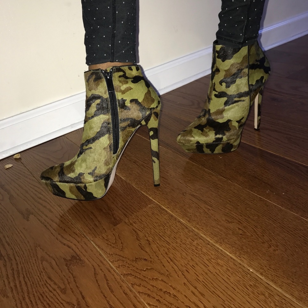 Camp print high heels