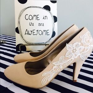 Qupid low heels - nude with accents