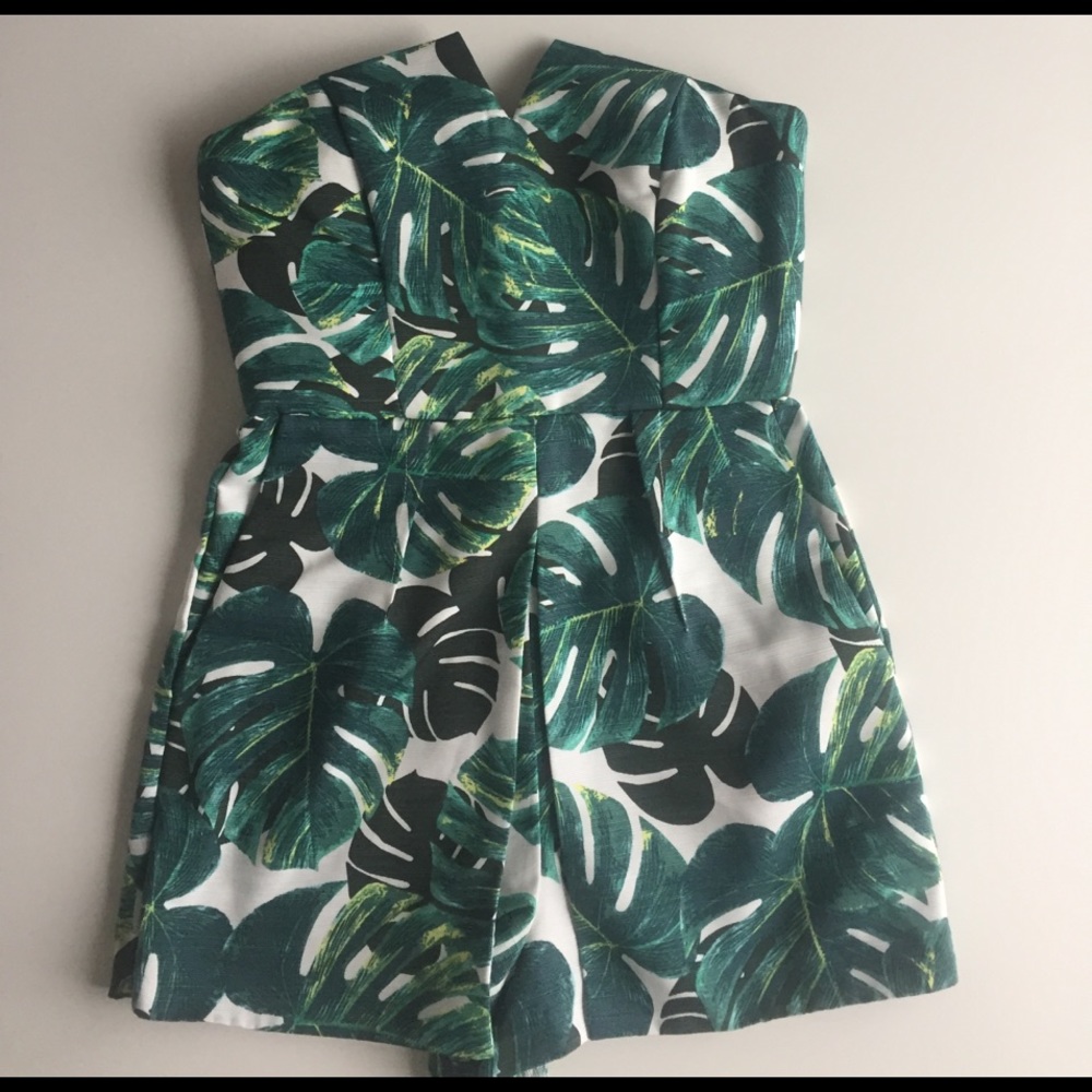 TOPSHOP Palm Print Playsuit. NWT! Adorable!
