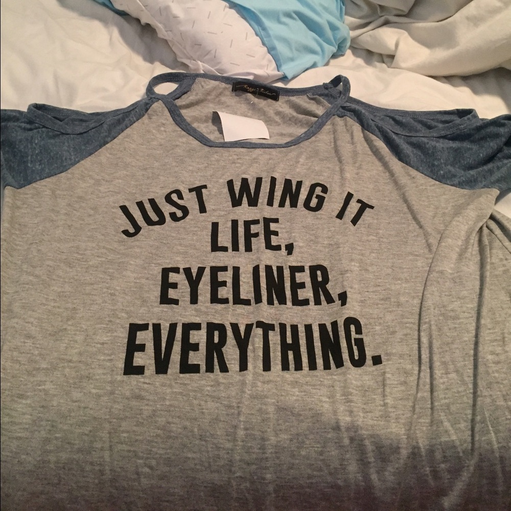 Short sleeve shoulder cut out graphic tee