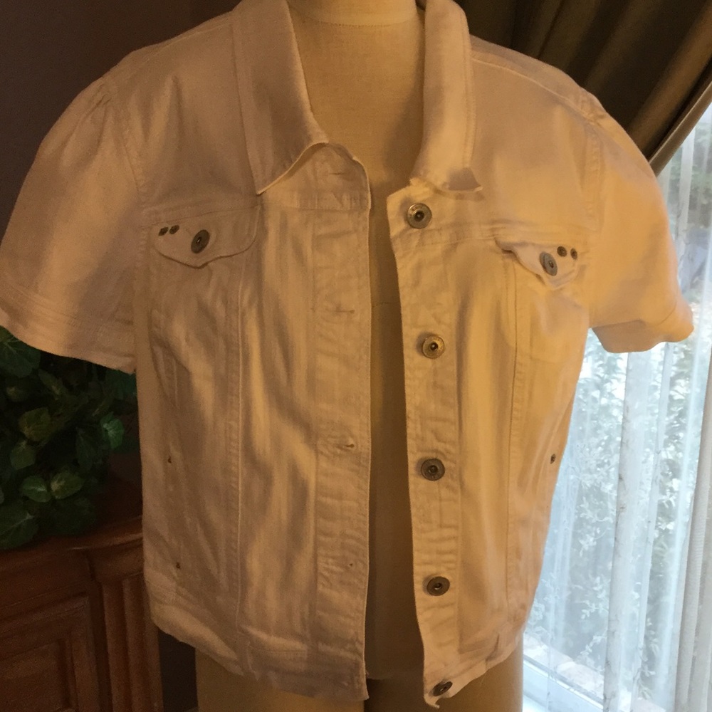 Jones New York white denim short sleeve jacket