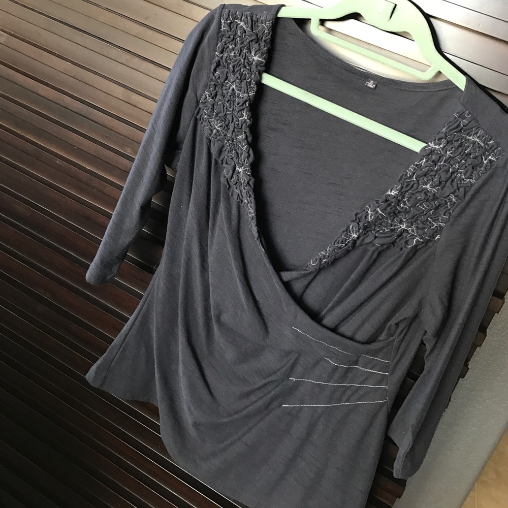 Anthropologie V-neck 3/4 sleeve tee ❤ Navy, XL