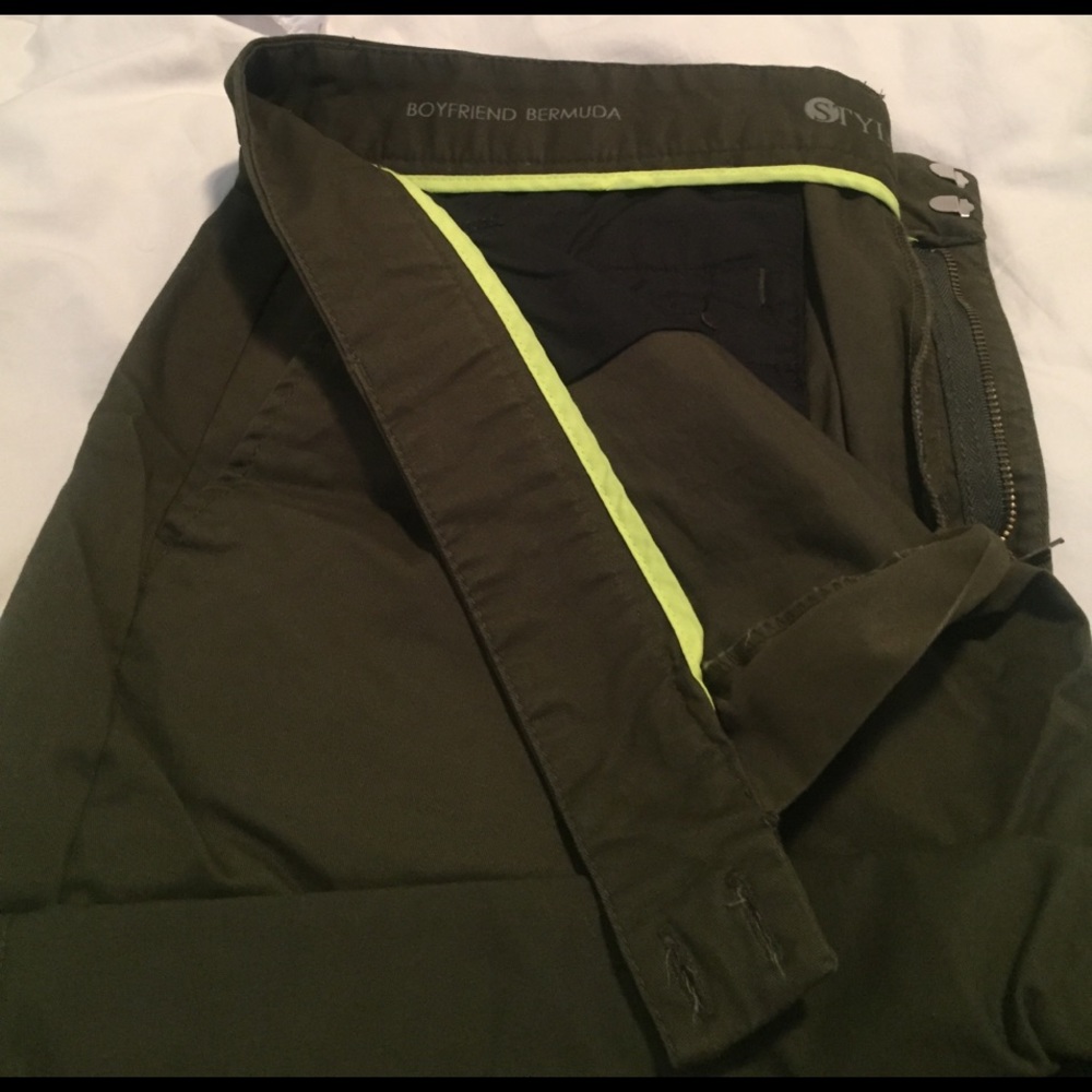 Army green boyfriend bermuda shorts
