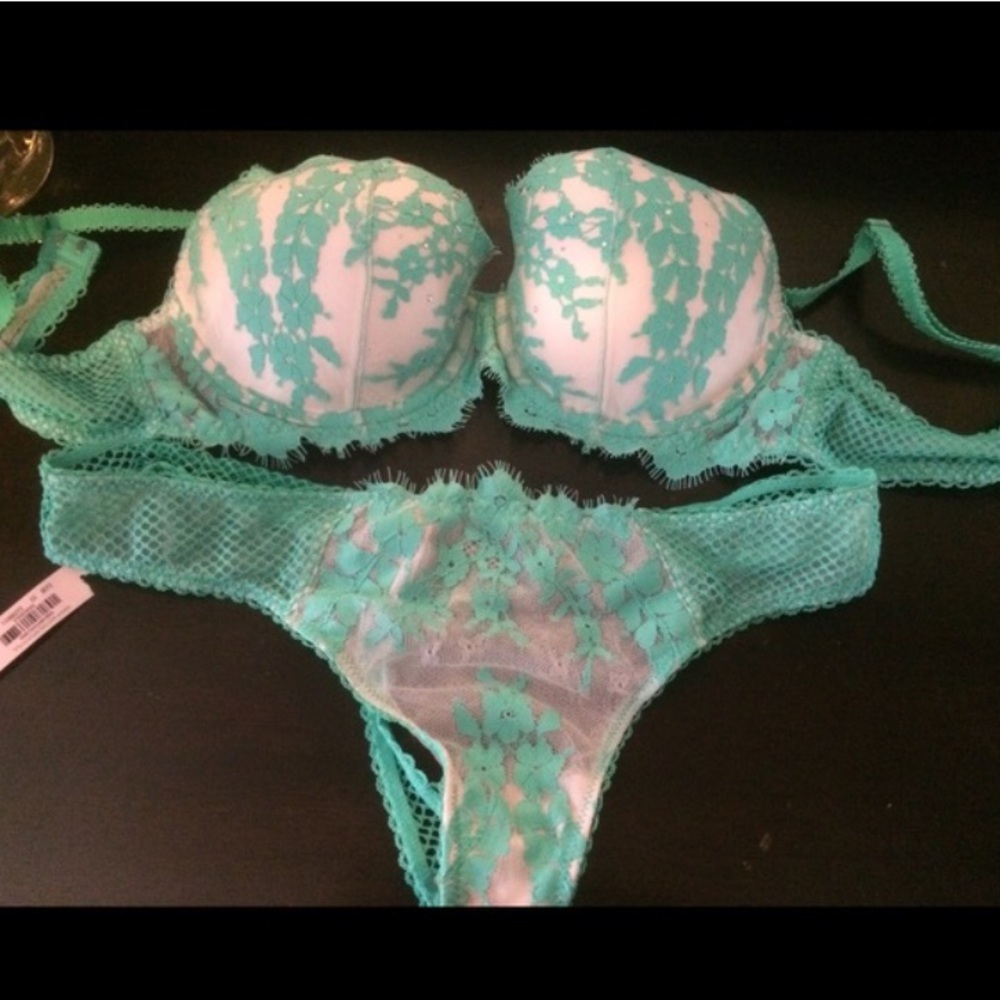 New Victoria's Secret bra and underwear set