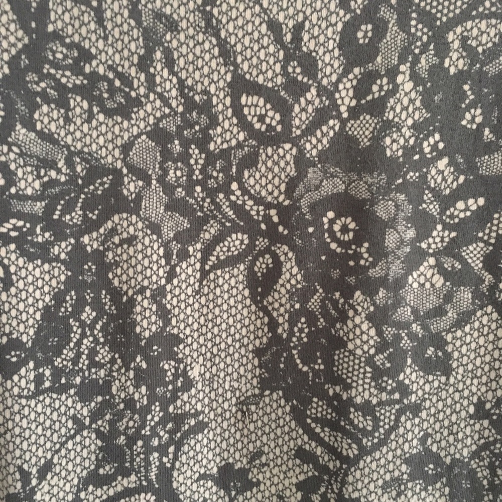 Lace Pattern Body-con Top - Picture 3 of 3
