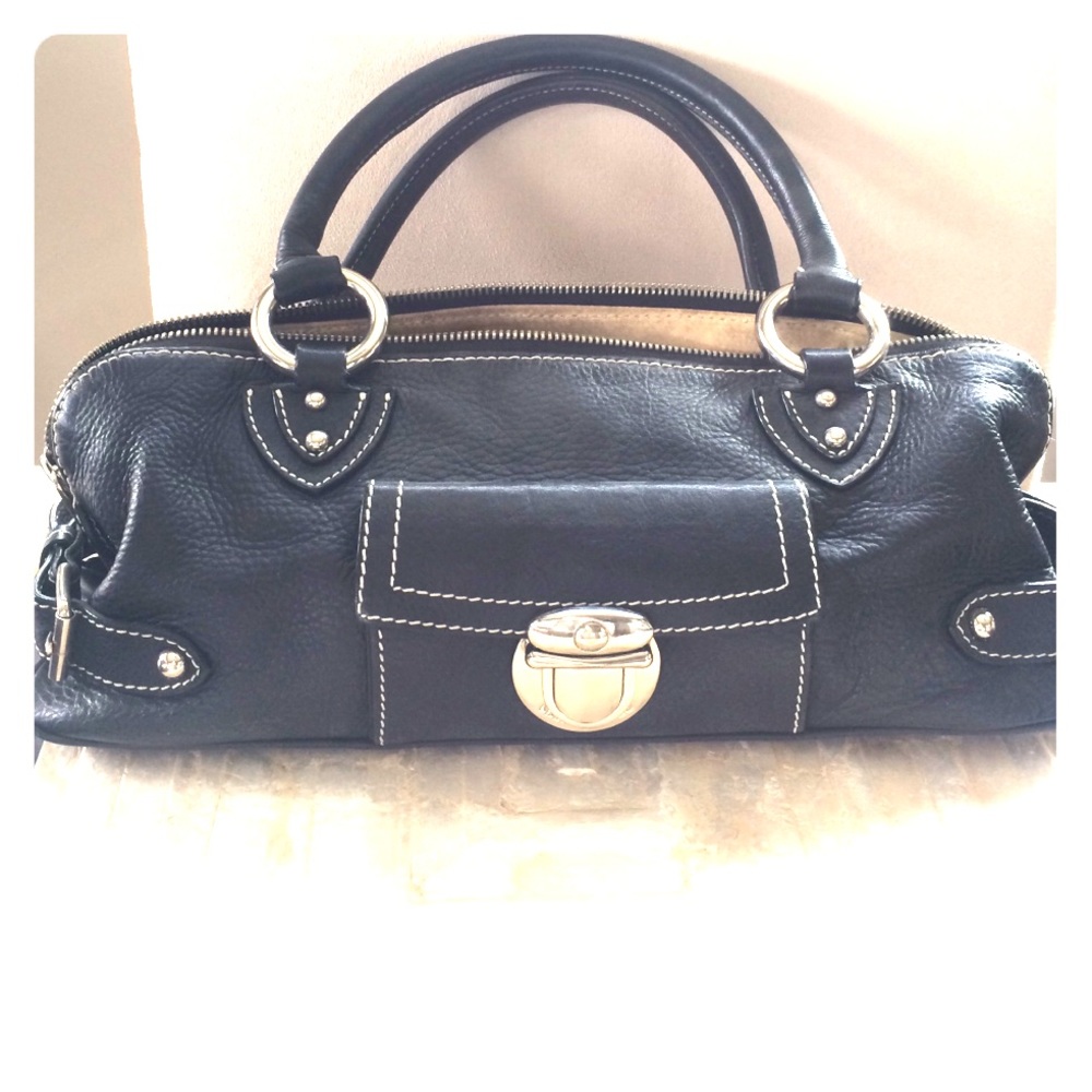 Marc jacobs black leather purse.