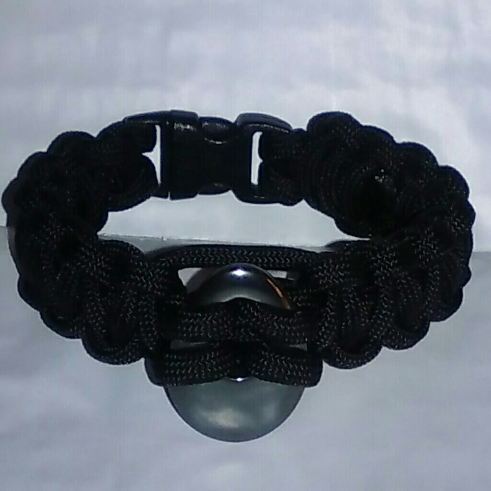 Single Cobra Paracord Bracelet With Hematite Stone