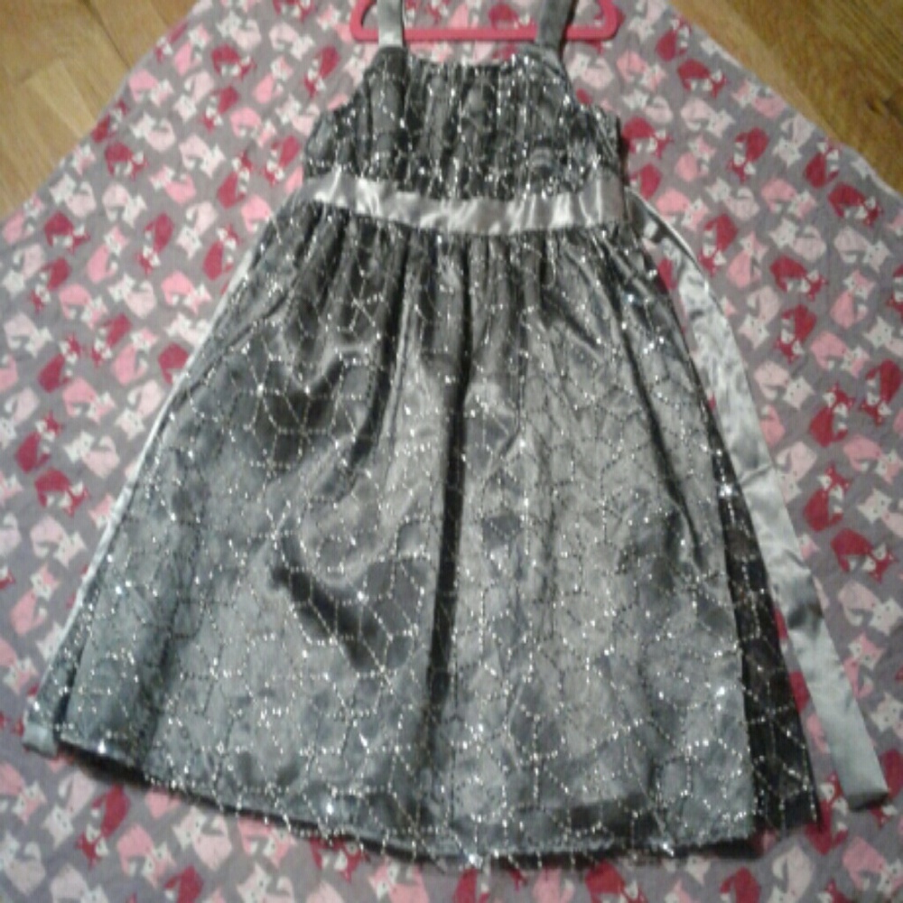 Girls formal sleevless dress