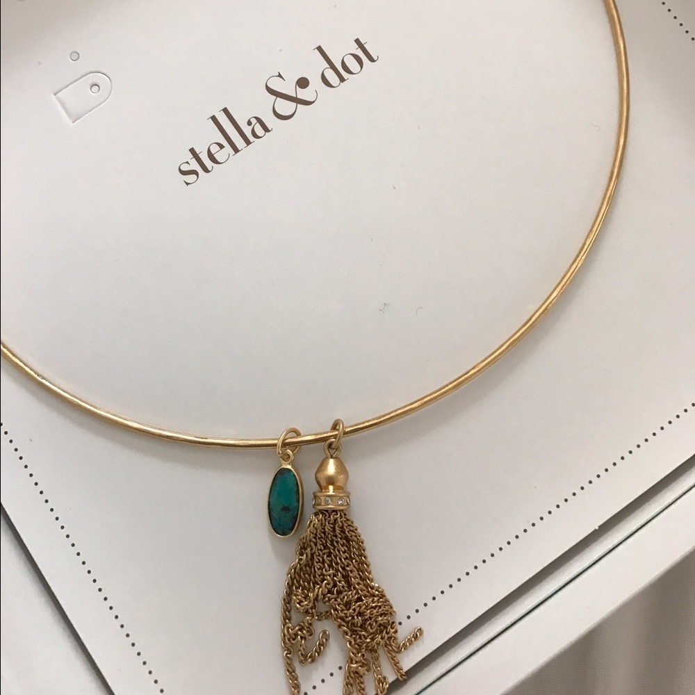 New in Box Chrislen Collar Necklace with charm!