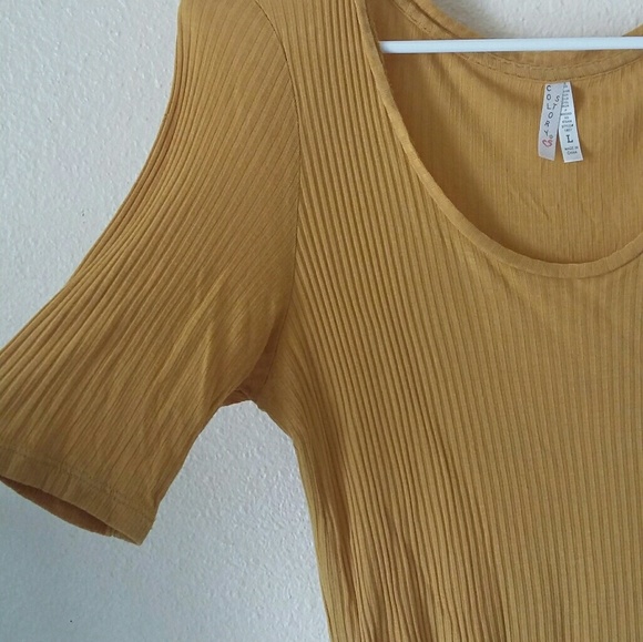 Top - Picture 2 of 4