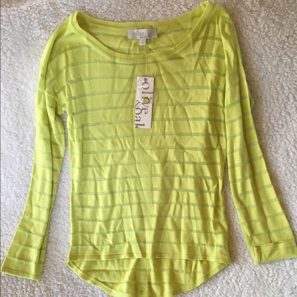 Pullover long sleeved top