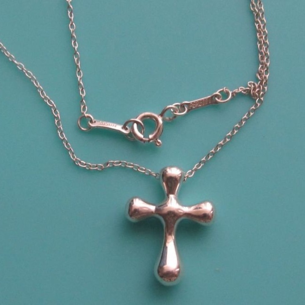Elsa Peretti small cross necklace