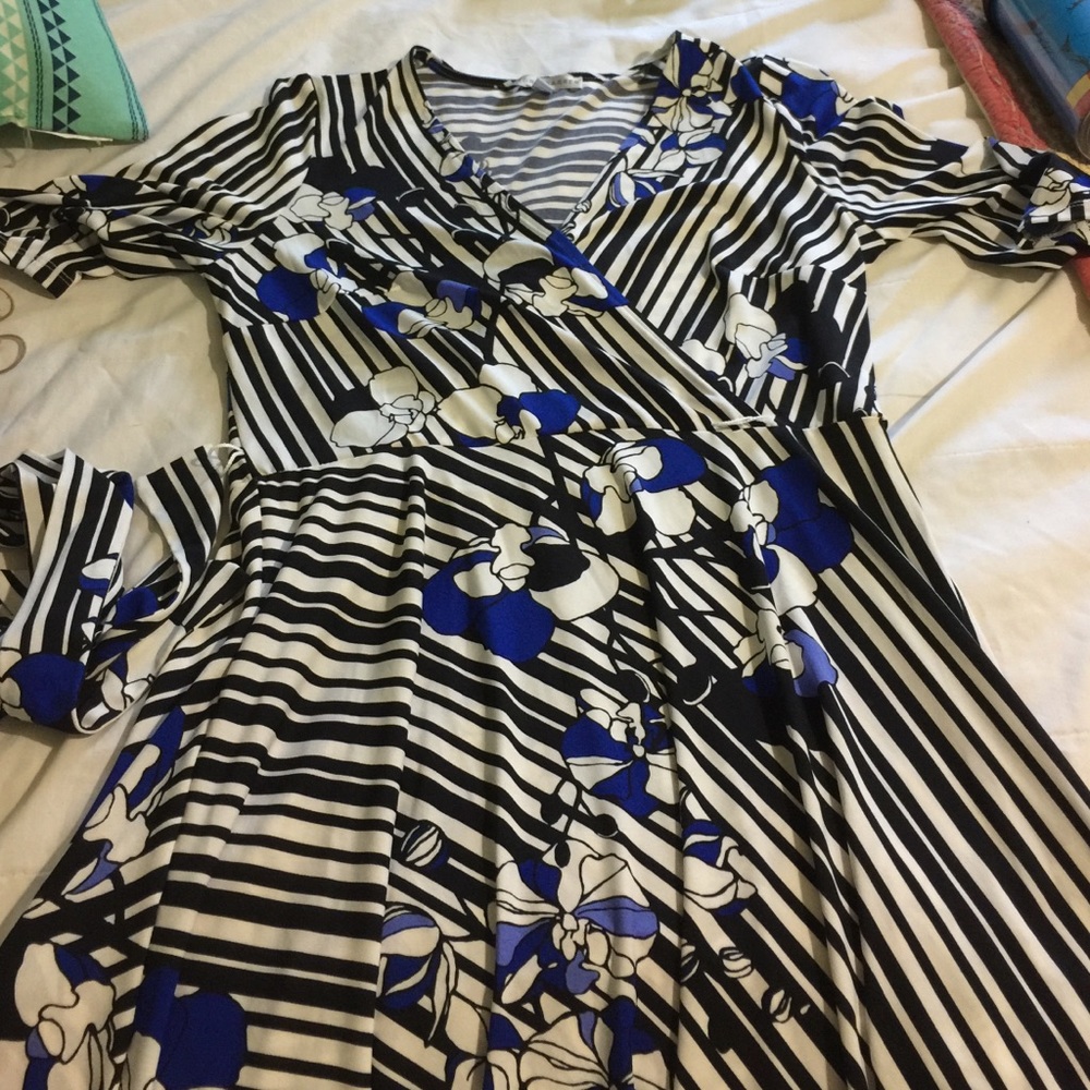 Low cut maternity dress