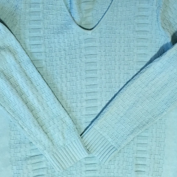 Liz Claiborne sweater - Picture 2 of 4