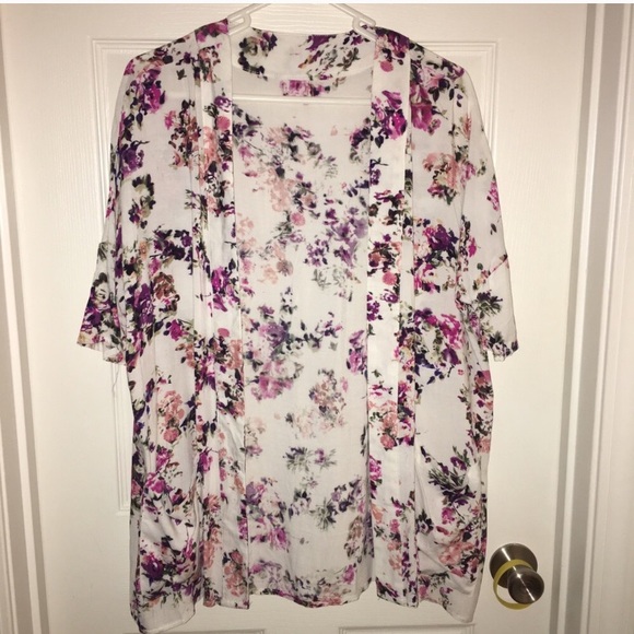 NWOT Short sleeve floral pocket kimono - Picture 5 of 6