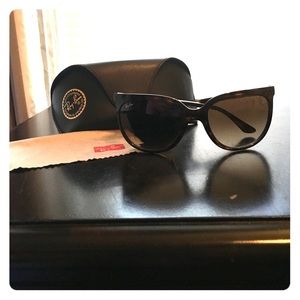 Ray Ban Sunglasses style: Cats 1000