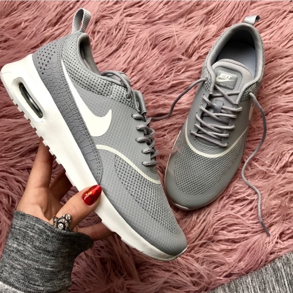 NWT Nike Thea - Picture 3 of 8