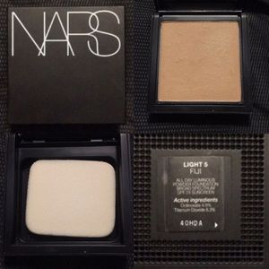 NARS All Day Luminous Powder Foundation