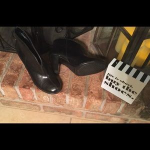 Aerosoles black booties size 7