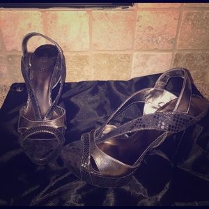 Guess? Heels pumps Black and Silver
