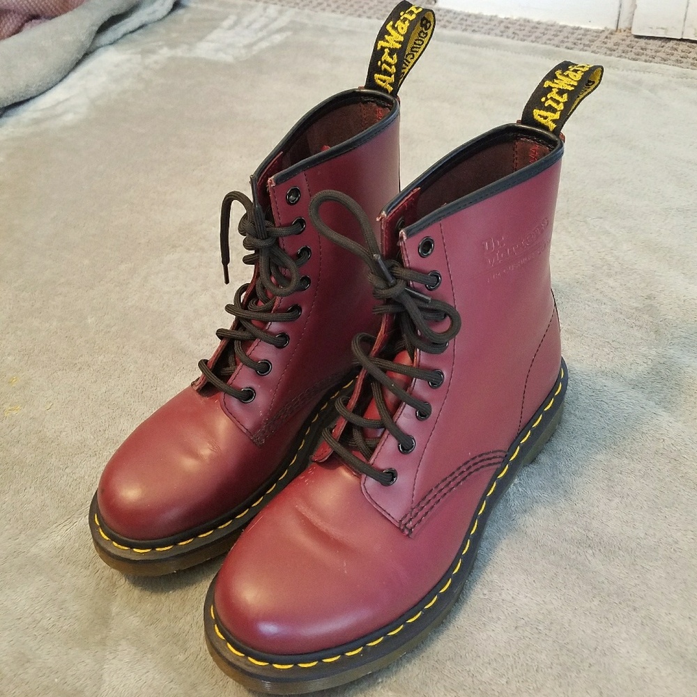 NWOT! MOVING SALE🎊 Dr Martens 1460 in Cherry Red
