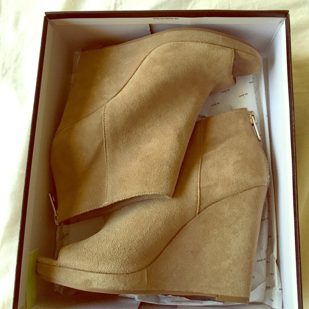 Dolce Vita Demy Wedge Taupe size 9.5