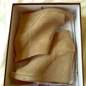 Dolce Vita Demy Wedge Taupe size 9.5
