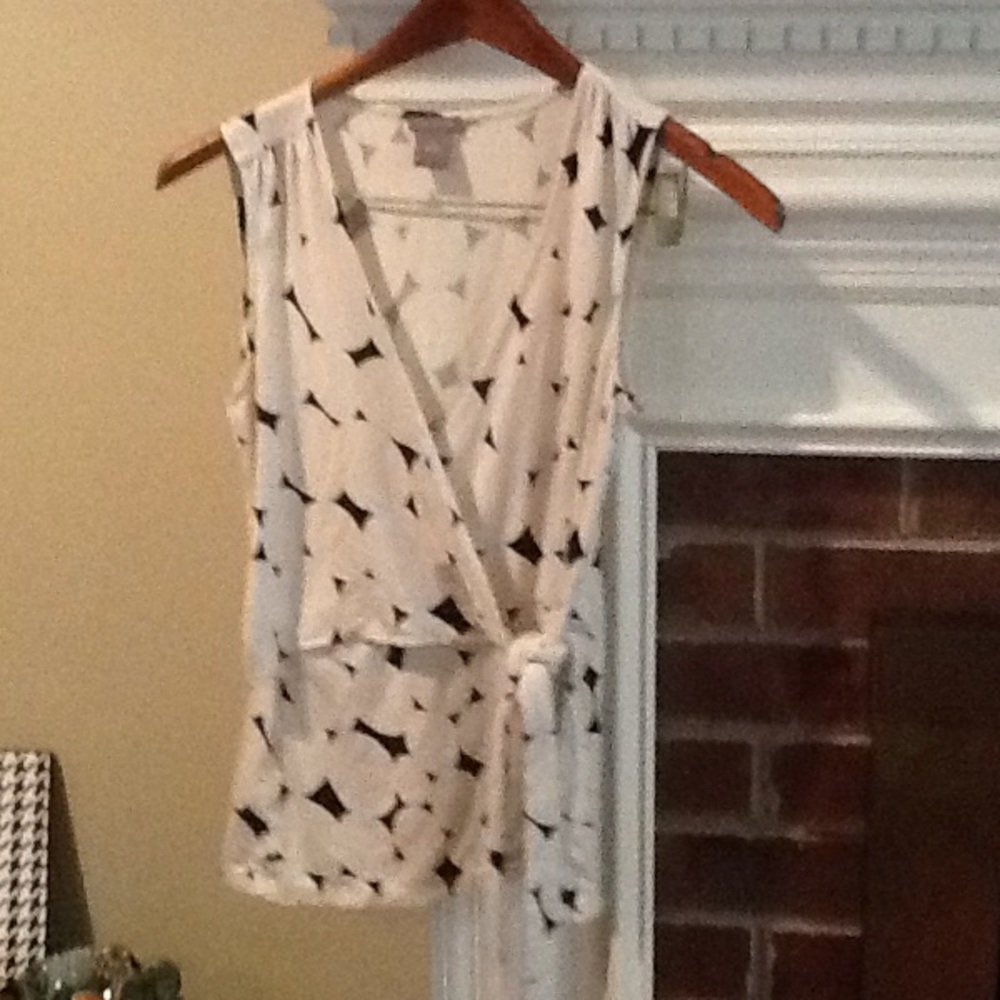 Ann Taylor sleeveless top that ties on side