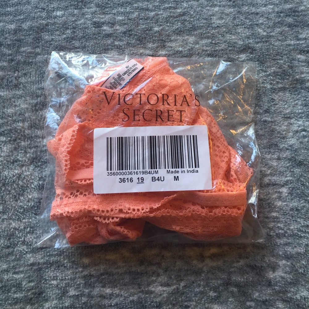 NIB Lace Racerback Bralette Size Medium