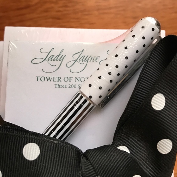 NWT Note pads with pen. - Picture 4 of 4