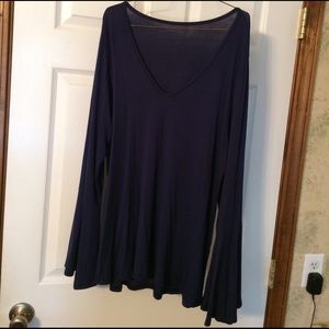 Boutique flowy V neck top