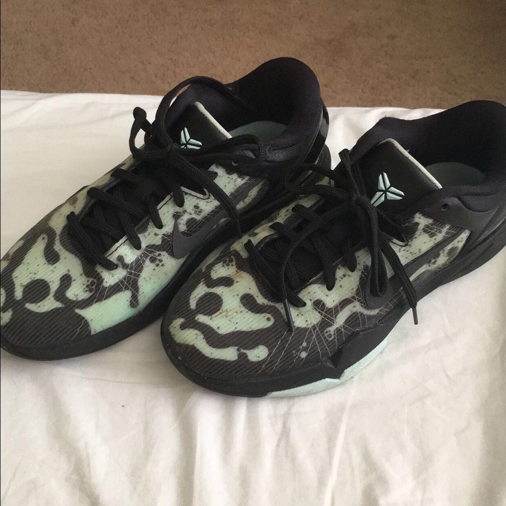 nike poison dart frog mint size 5.5 Y 7.5 women's