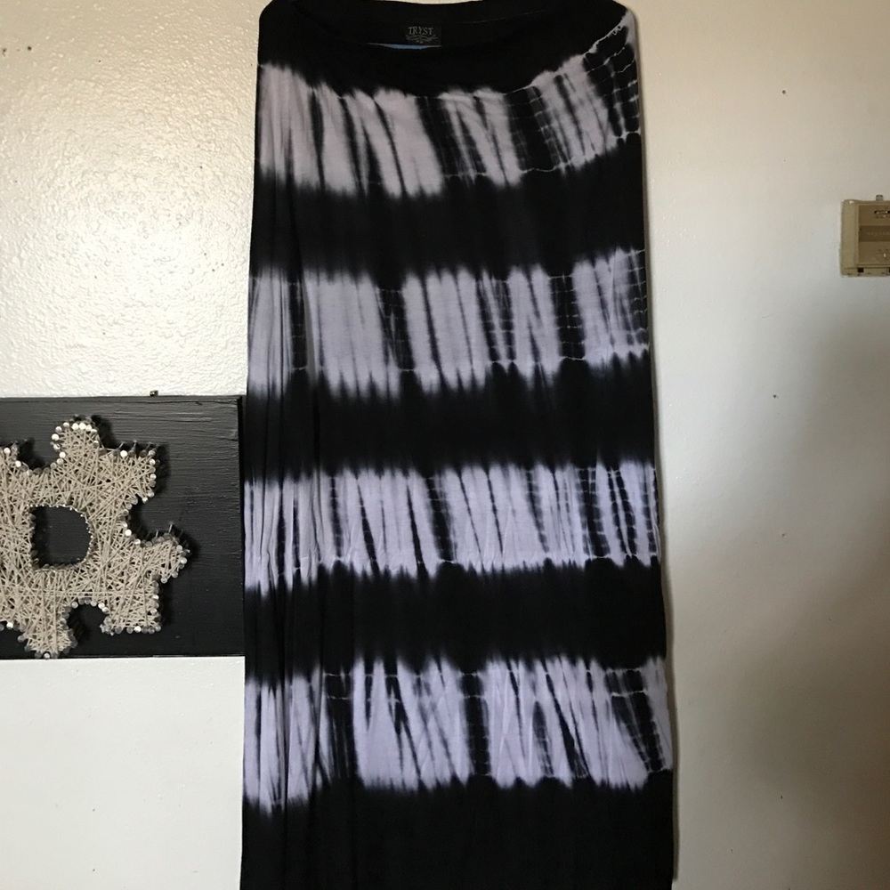 Black and white tie-dye long skirt