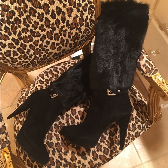 New, never worn Stuart Weitzman rabbit fur boots - Picture 2 of 4