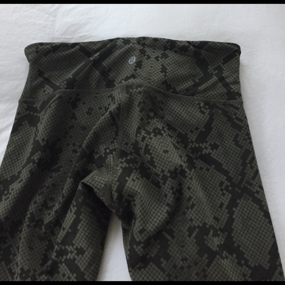 Lululemon reversible crop pants