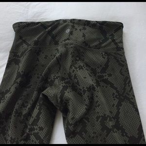 Lululemon reversible crop pants