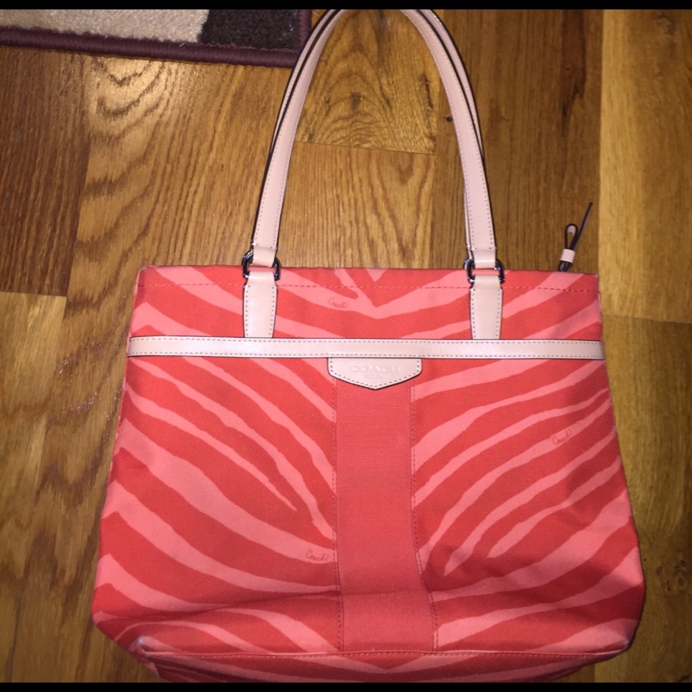 Great condition Coach pocketbook