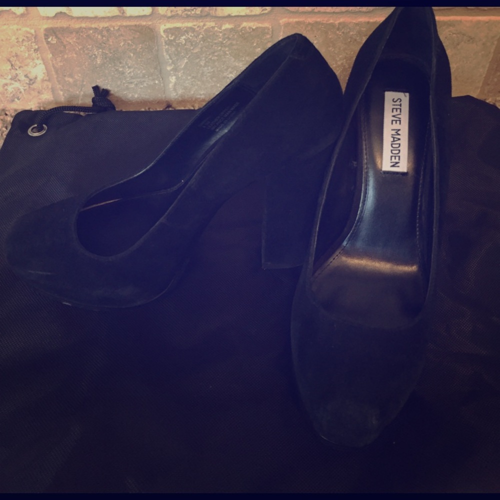 STEVE MADDEN "Sarrina"black suede heels/pumps