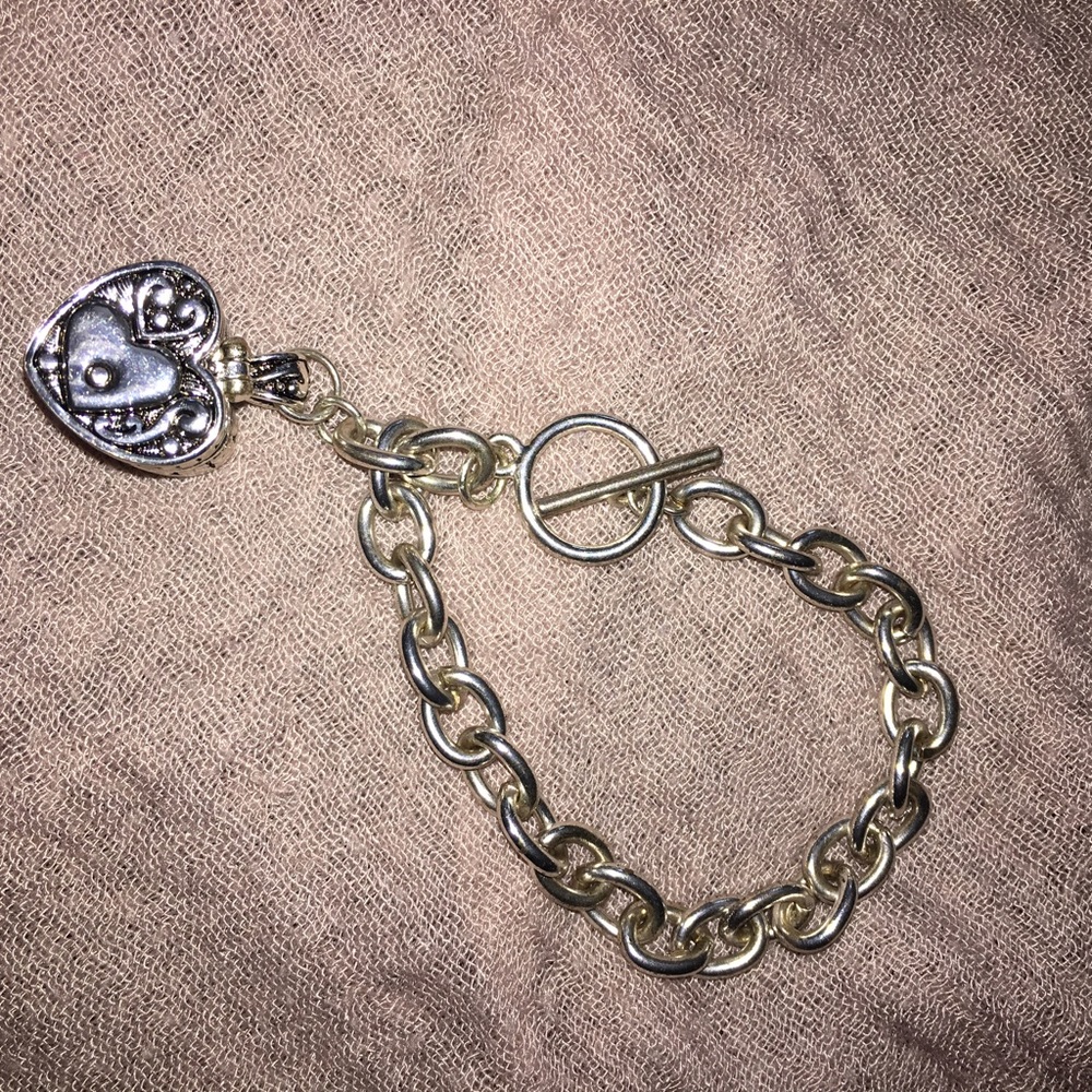 Ladies heart locket bracelet NWOT