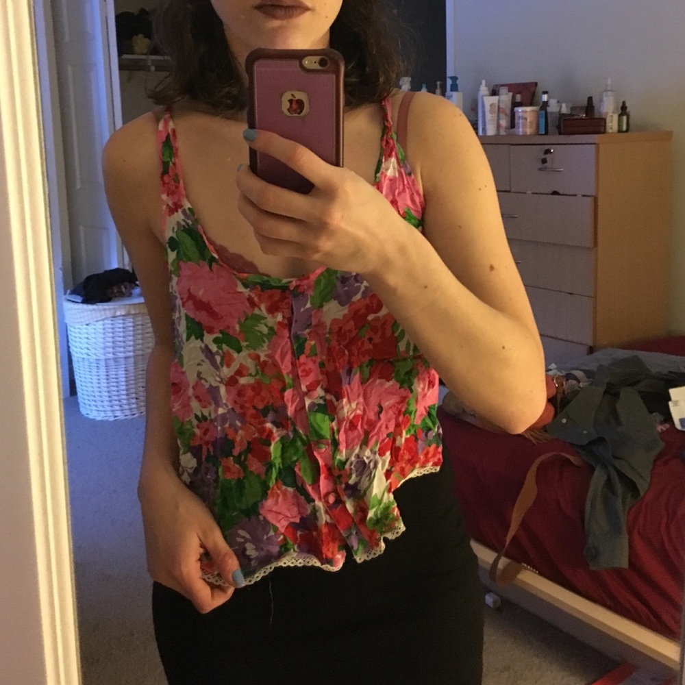 Intimately free people small top