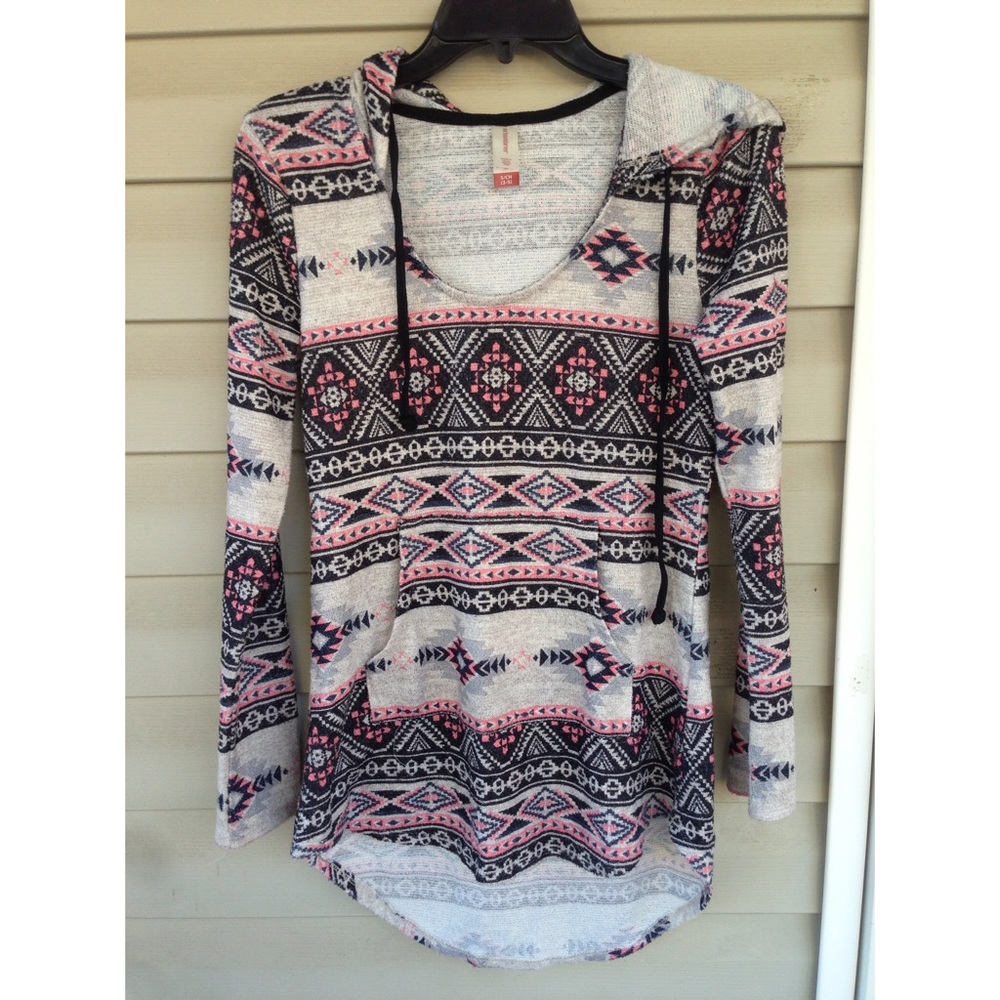 No Boundaries Aztec Print Light Pullover/Sweater