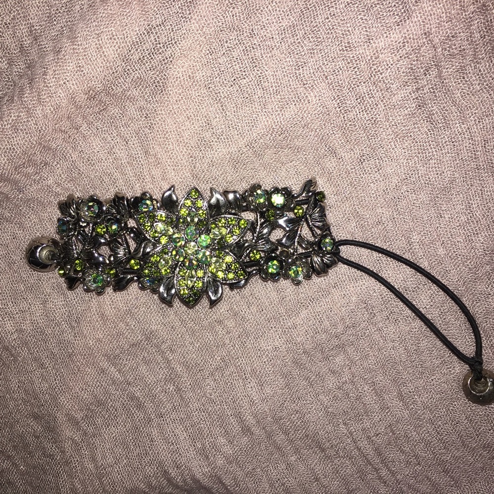 Ladies green medallion bracelet
